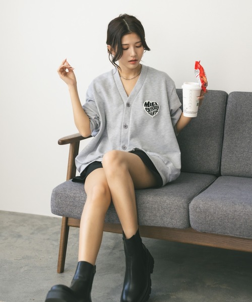 MIEL CRISHUNANT（ミエルクリシュナ）の「【 ユニセックス 】ハートロゴワッペンカーディガン（カーディガン/ボレロ・レディース・ブラック/グレー/ブルー・FREE）」の6枚目の写真