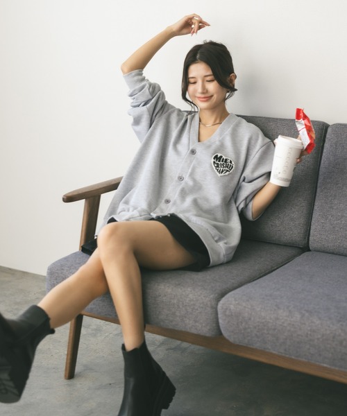 MIEL CRISHUNANT（ミエルクリシュナ）の「【 ユニセックス 】ハートロゴワッペンカーディガン（カーディガン/ボレロ・レディース・ブラック/グレー/ブルー・FREE）」の7枚目の写真