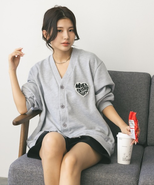 MIEL CRISHUNANT（ミエルクリシュナ）の「【 ユニセックス 】ハートロゴワッペンカーディガン（カーディガン/ボレロ・レディース・ブラック/グレー/ブルー・FREE）」の8枚目の写真