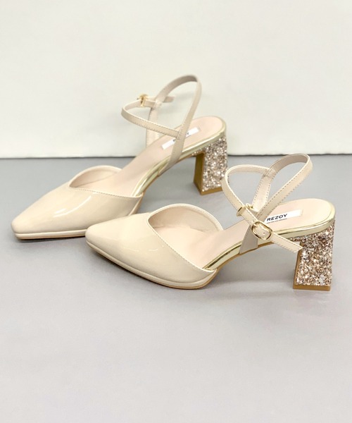 R&E(アールアンドイー)の「【REZOY】ポインテッドトゥアンクルストラップパンプス(パンプス・レディース・ブラック/アイボリー/ベージュ系その他・22cm/22.5cm/23cm/23.5cm/24cm/24.5cm)」の6枚目の写真