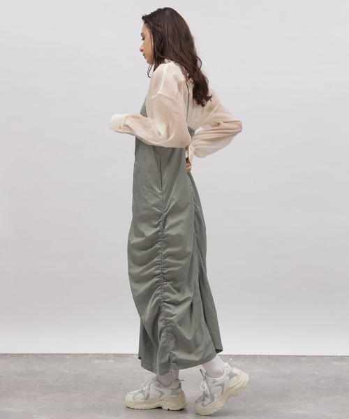 LAKOLE（ラコレ）の「カーゴキャミワンピース / 108226（ワンピース・レディース・カーキ/ブラック/チャコールグレー・MEDIUM/SMALL）」の16枚目の写真