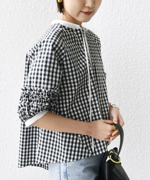 SHIPS（シップス）の「【WEB限定】〈手洗い可能〉袖 フリル デザイン ブラウス（シャツ/ブラウス・レディース・ライトグレー/レッド/ネイビー/ブラック/ブラック系/ブルー/オフホワイト/ダークブルー・ONE SIZE）」の3枚目の写真