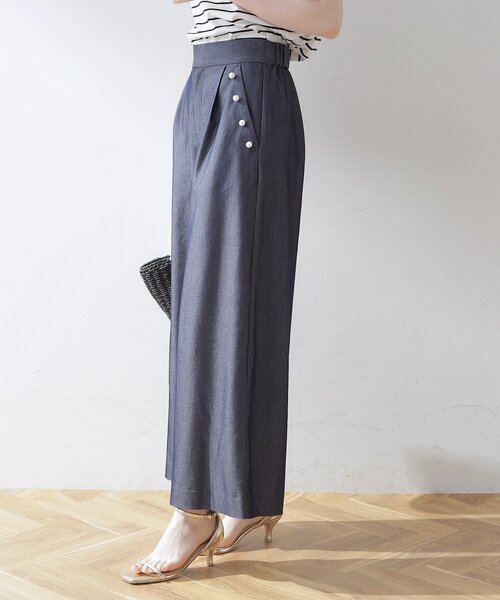 couture brooch（クチュールブローチ）の「◆新色追加【洗える】パール調釦シャンブレーデニムライクパンツ（その他パンツ・レディース・ライトブルー/ネイビー/ブラック・40/38/36/42）」の7枚目の写真