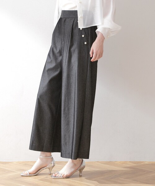 couture brooch（クチュールブローチ）の「◆新色追加【洗える】パール調釦シャンブレーデニムライクパンツ（その他パンツ・レディース・ライトブルー/ネイビー/ブラック・40/38/36/42）」の17枚目の写真