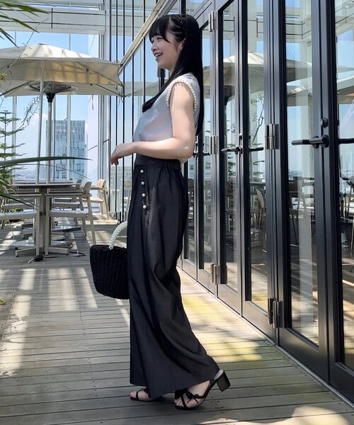 couture brooch（クチュールブローチ）の「◆新色追加【洗える】パール調釦シャンブレーデニムライクパンツ（その他パンツ・レディース・ライトブルー/ネイビー/ブラック・40/38/36/42）」の20枚目の写真