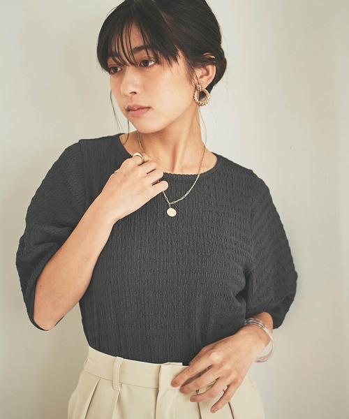 mil(ミル)の「【150㎝前後の小柄さんサイズ】ぽこぽこランタンスリーブトップス【さらっと涼しい】(Tシャツ/カットソー・レディース・モカ/オフホワイト/サックスブルー/ブラック/チャコール/ブルー・S/XS)」の3枚目の写真