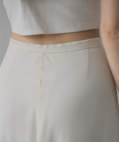 NEUNA（ヌナ）の「ソフトフレアロングスカート（スカート・レディース・ブラック/ホワイト・LARGE/MEDIUM/SMALL）」の11枚目の写真