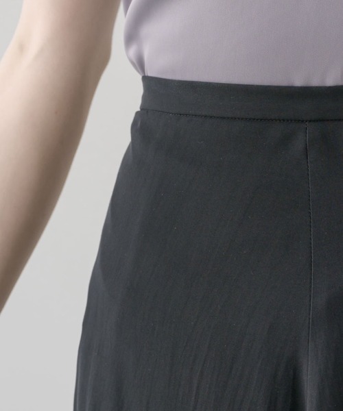 NEUNA（ヌナ）の「ソフトフレアロングスカート（スカート・レディース・ブラック/ホワイト・LARGE/MEDIUM/SMALL）」の16枚目の写真