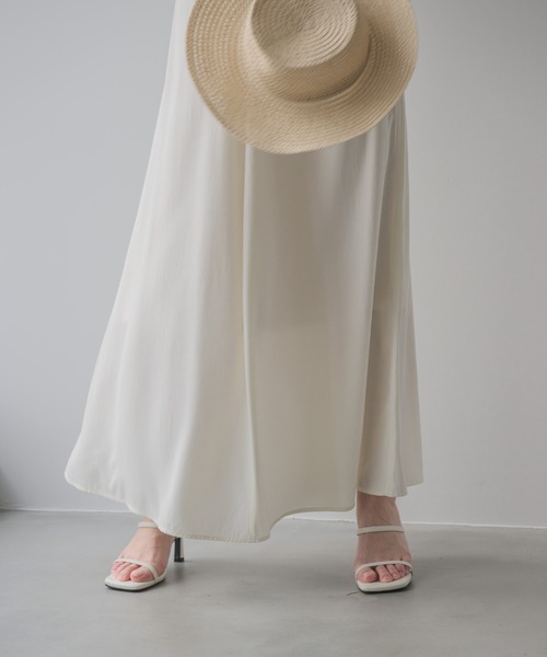 NEUNA（ヌナ）の「ソフトフレアロングスカート（スカート・レディース・ブラック/ホワイト・LARGE/MEDIUM/SMALL）」の3枚目の写真