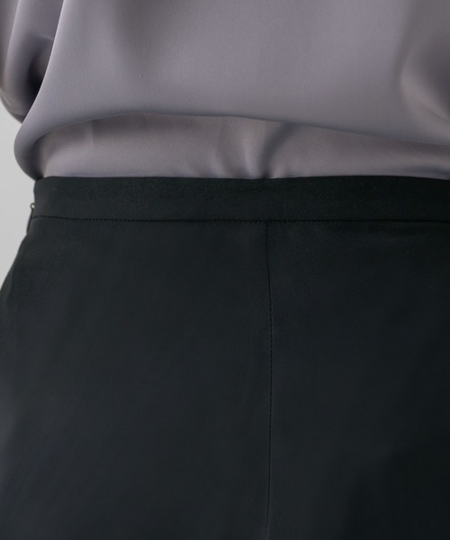 NEUNA（ヌナ）の「ソフトフレアロングスカート（スカート・レディース・ブラック/ホワイト・LARGE/MEDIUM/SMALL）」の10枚目の写真