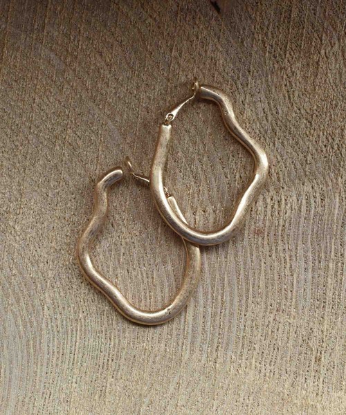 GOLDY（ゴールディ）の「アブストラクト メタルフレーム イヤリング（イヤリング・レディース・シルバー/ゴールド/シルバー系その他/ゴールド系その他・FREE）」の4枚目の写真