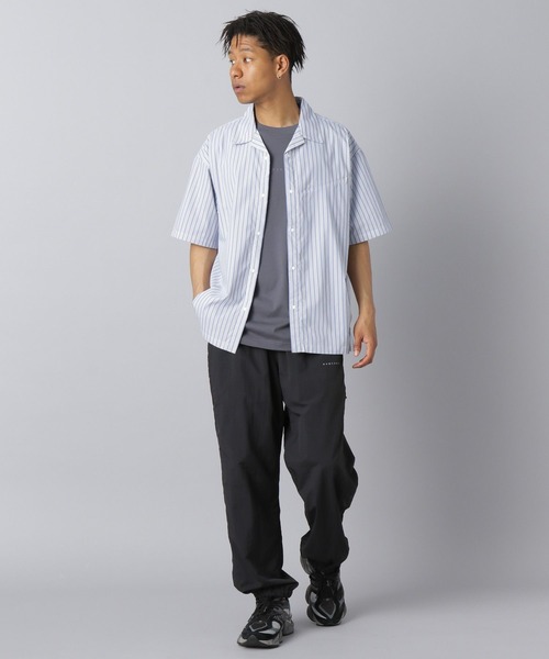 MALBON ホワイトショートスリーブシャツとショートパンツセット MALBON ホワイトショートスリーブシャツとショートパンツセット