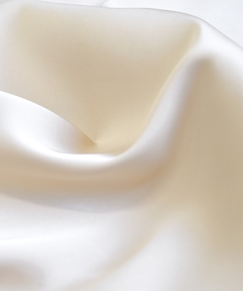 DAY CLOSET(デイ クローゼット)の「【2枚重ね生地で透けにくい】シルキーサテンキャミソール レディース(キャミソール・レディース・ワインレッド/ブラック/ベージュ/グリーン/コーラル/カーキ/ブルー/ホワイト/グリーン系その他/グレー・M/3XL/L/2XL/XL/S)」の21枚目の写真