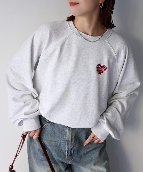 Riberry（リベリー）の「ハートロゴラメ刺繍ラグランスウェットトレーナー（スウェット・レディース・ホワイト×レッド/ホワイト×ブラック/ライトグレー系/ブラック×ホワイト/ブラック×レッド/ライトグレー系1/ライトグレー系2・FREE）」の7枚目の写真