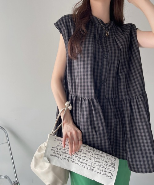 Eclat one(エクラワン)の「ノーカラー ペプラム ギンガムチェック ブラウス(シャツ/ブラウス・レディース・グレー/ブラック・FREE)」の7枚目の写真