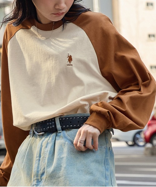 U.S. POLO ASSN.（ユーエスポロアッスン）の「U.S. POLO ASSN. /ユーエスポロアッスン 別注 ワンポイント刺繍 ラグラン配色オーバーサイズ長袖Tシャツ（Tシャツ/カットソー・レディース・ダークグリーン/カーキ/ダークブラウン/ワイン/ブラック/ネイビー/チャコールグレー/ブラウン系・S/XL/L/M）」の4枚目の写真