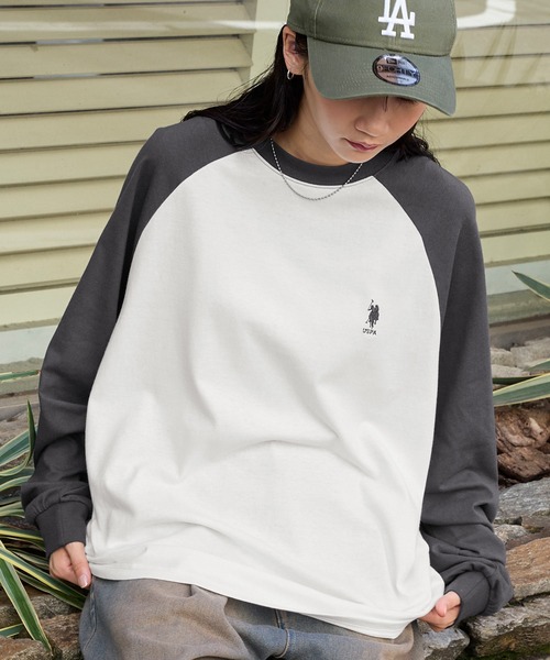 U.S. POLO ASSN.（ユーエスポロアッスン）の「U.S. POLO ASSN. /ユーエスポロアッスン 別注 ワンポイント刺繍 ラグラン配色オーバーサイズ長袖Tシャツ（Tシャツ/カットソー・レディース・ダークグリーン/カーキ/ダークブラウン/ワイン/ブラック/ネイビー/チャコールグレー/ブラウン系・S/XL/L/M）」の19枚目の写真