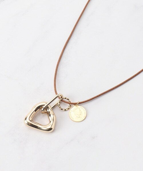 SHOO・LA・RUE（シューラルー）の「◆ニュアンス三角＆コインひもネックレス（ネックレス・レディース・ゴールド/シルバー/ブロンズ・00）」の2枚目の写真
