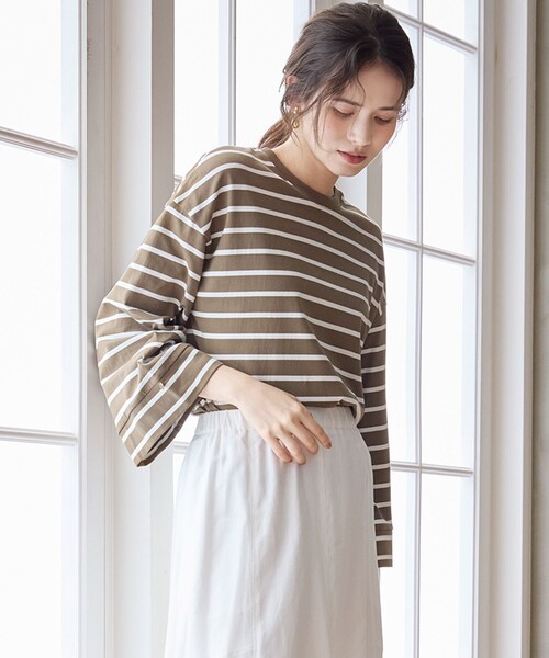 23区(ニジュウサンク)の「【SLOW/一部店舗限定】2WAYデザイン TEE(Tシャツ/カットソー・レディース・ブラック系1/ブラック系/カーキ系2/ワイン系2/ホワイト系・44/46)」の2枚目の写真