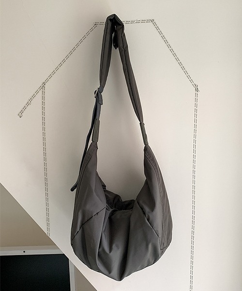 c.u.l(シーユーエル)の「ハーフムーン ナイロンショルダーバッグ cula989(ショルダーバッグ・レディース・ブラック/アイボリー/カーキ/ブルー/グレー/ベージュ/グリーン系その他/ブラウン/グリーン/ピンク・FREE)」の22枚目の写真