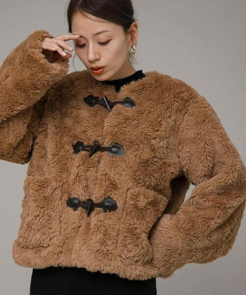 URBAN RESEARCH Sonny Label(アーバンリサーチサニーレーベル)の「ノーカラーフェイクファーコート(その他アウター・レディース・アイボリー/キャメル・FREE)」の1枚目の写真