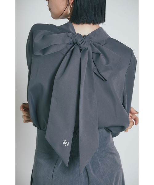 部屋の掃除中 前後2WAYラメエンブロイダリーボウタイブラウス（シャツ/ブラウス