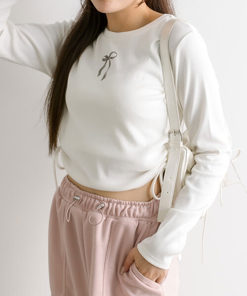 OLIVE des OLIVE（オリーブデオリーブ）の「テレコ裾脇ドロストTシャツ（Tシャツ/カットソー・レディース・スミクロ/オフホワイト/トップグレー/サックスブルー・FREE）」の9枚目の写真