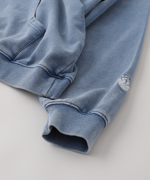 EDIFICE(エディフィス)の「PARIS BASKETBALL(パリ バスケットボール) 別注 ウォッシュド フーディー(パーカー・メンズ・ブルー/ブラック・MEDIUM/LARGE)」の5枚目の写真