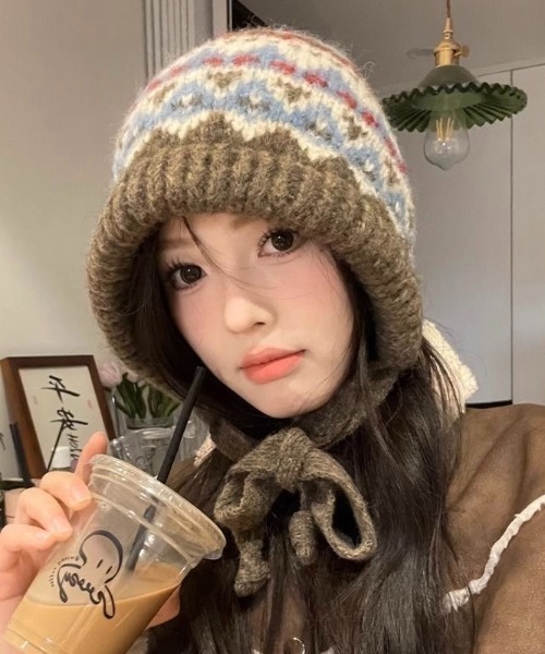 LADY LIKE(レディライク)の「手編み風ノルディック柄ドロストニット帽(ニットキャップ/ビーニー・レディース・ダークベージュ/ブラウン/ブラック/オフホワイト/ブラウン系その他/グレー系その他/ブラック系その他/ホワイト系その他・F)」の17枚目の写真