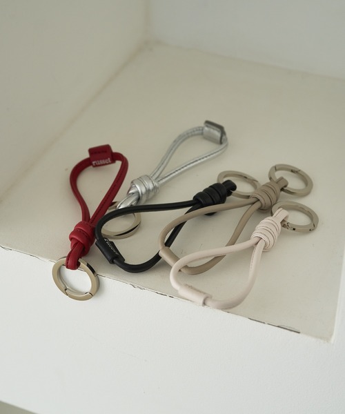 russet(ラシット)の「レザーキーリング(チャーム・レディース・シルバー/オフホワイト/レッド/ブラック/グレー系その他/ブラウン/ベージュ・FREE)」の6枚目の写真