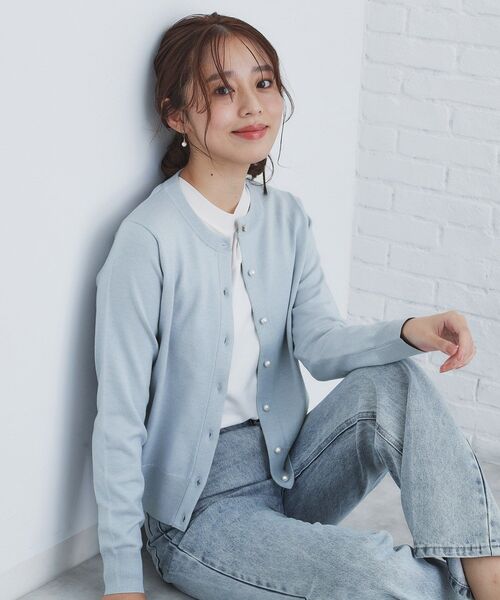 index（インデックス）の「◆≪エマール検証済≫7colorビジュー釦クルーネックカーディガン【洗濯機洗い可】（カーディガン/ボレロ・レディース・ワインレッド/サックスブルー系7/ダークグレー/ネイビー/オフホワイト/ナチュラル/ブラック系7・34/36/38/40/42）」の6枚目の写真