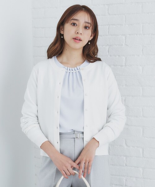 index（インデックス）の「◆≪エマール検証済≫7colorビジュー釦クルーネックカーディガン【洗濯機洗い可】（カーディガン/ボレロ・レディース・ワインレッド/サックスブルー系7/ダークグレー/ネイビー/オフホワイト/ナチュラル/ブラック系7・34/36/38/40/42）」の2枚目の写真