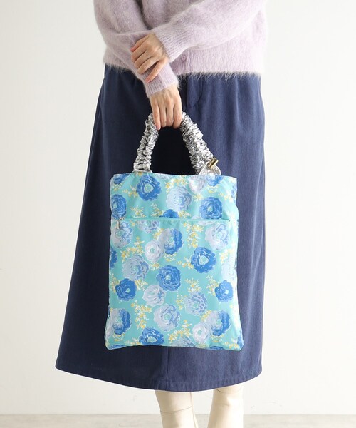 LAURA ASHLEY(ローラアシュレイ)の「【リバーシブル/持ち手長さ調節可/A4収納可】カームスデン ポピー柄 トートバッグ(トートバッグ・レディース・ゴールド/シルバー・00)」の4枚目の写真