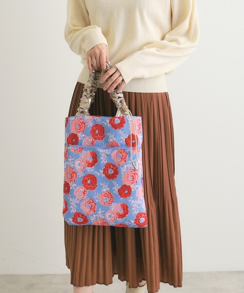 LAURA ASHLEY(ローラアシュレイ)の「【リバーシブル/持ち手長さ調節可/A4収納可】カームスデン ポピー柄 トートバッグ(トートバッグ・レディース・ゴールド/シルバー・00)」の7枚目の写真