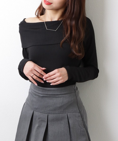 Lace Ladies（レースレディース）の「メロウフリル オフショルダー テレコ ニット トップス（Tシャツ/カットソー・レディース・アイボリー/ブラック・FREE）」の3枚目の写真