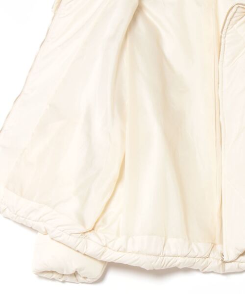 tocco closet(トッコ クローゼット)の「【ZOZO限定】衿フェイクファーキルティングブルゾン(ブルゾン・レディース・アイボリー/ブラック・M)」の4枚目の写真
