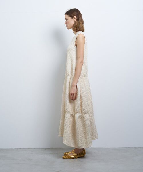 LANVIN en Bleu(ランバンオンブルー)の「ジャガードニットフレアワンピース(ワンピース・レディース・ブラック/オフホワイト/ライトカーキ/オレンジ・38/36)」の7枚目の写真