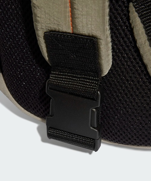 adidas（アディダス）の「ワンショルダー バックパック / アディダスオリジナルス adidas Originals（ボディバッグ/ウエストポーチ・メンズ・ブラック/カーキ・FREE）」の14枚目の写真