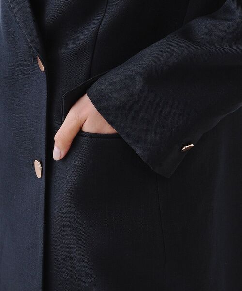 OPAQUE.CLIP(オペークドットクリップ)の「金ボタンダブルテーラードジャケット【洗える】(テーラードジャケット・レディース・ライトベージュ/ネイビー・36/38/40/42)」の10枚目の写真