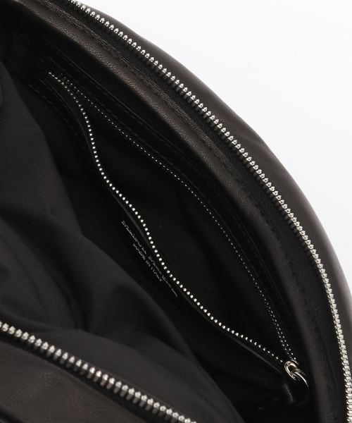 Maison Margiela（メゾンマルジェラ）の「MAISON MARGIELA (メゾン マルジェラ) GLAM SLAM BELT BAG S35WB0079/P4300（ショルダーバッグ・メンズ・ブラック・FREE）」の6枚目の写真