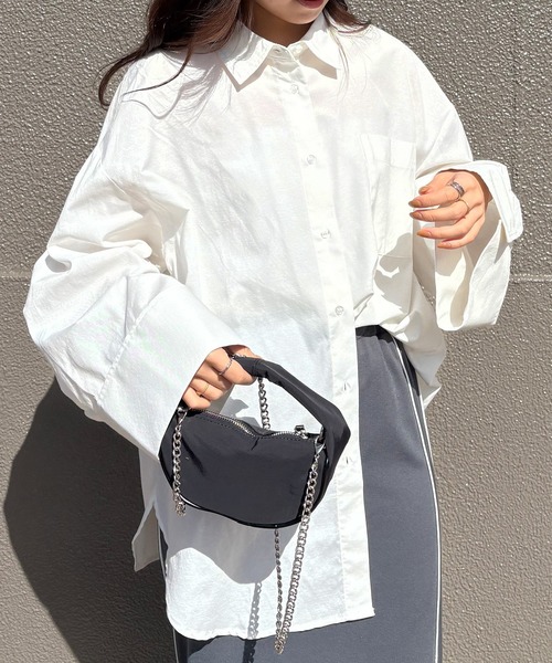 ISOOK(アイスー)の「【ISOOK / アイスー】ワイドスリーブオックスシャツ / レギュラーカラー オーバーサイズ ルーズ 袖コンシャス 白 黒 ホワイト ブラック ブルー ZOZOTOWN限定(シャツ/ブラウス・レディース・ブルー/ブラック/ホワイト・FREE)」の2枚目の写真