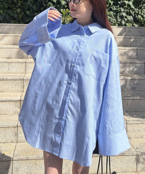 ISOOK(アイスー)の「【ISOOK / アイスー】ワイドスリーブオックスシャツ / レギュラーカラー オーバーサイズ ルーズ 袖コンシャス 白 黒 ホワイト ブラック ブルー ZOZOTOWN限定(シャツ/ブラウス・レディース・ブルー/ブラック/ホワイト・FREE)」の3枚目の写真