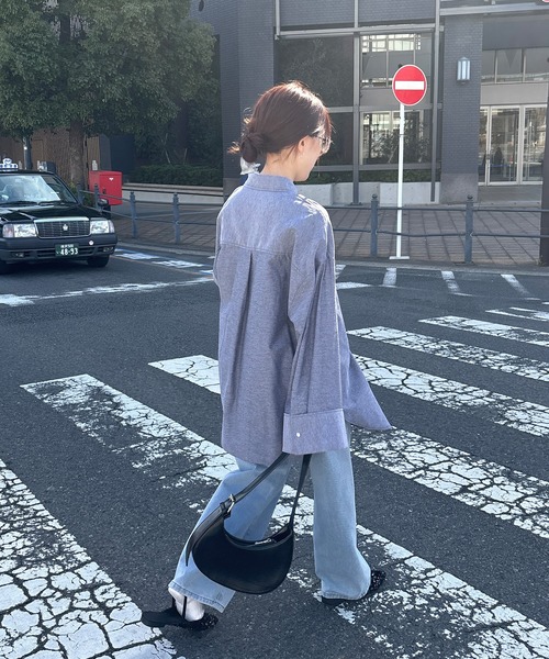 ISOOK(アイスー)の「【ISOOK / アイスー】ワイドスリーブオックスシャツ / レギュラーカラー オーバーサイズ ルーズ 袖コンシャス 白 黒 ホワイト ブラック ブルー ZOZOTOWN限定(シャツ/ブラウス・レディース・ブルー/ブラック/ホワイト・FREE)」の16枚目の写真