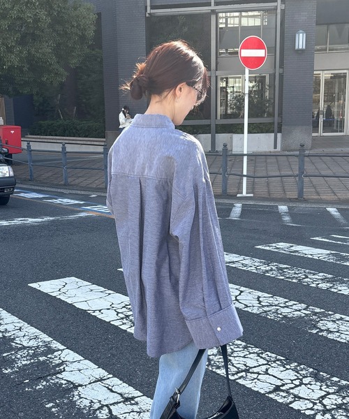 ISOOK(アイスー)の「【ISOOK / アイスー】ワイドスリーブオックスシャツ / レギュラーカラー オーバーサイズ ルーズ 袖コンシャス 白 黒 ホワイト ブラック ブルー ZOZOTOWN限定(シャツ/ブラウス・レディース・ブルー/ブラック/ホワイト・FREE)」の15枚目の写真