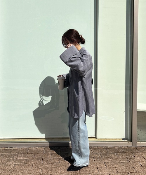 ISOOK(アイスー)の「【ISOOK / アイスー】ワイドスリーブオックスシャツ / レギュラーカラー オーバーサイズ ルーズ 袖コンシャス 白 黒 ホワイト ブラック ブルー ZOZOTOWN限定(シャツ/ブラウス・レディース・ブルー/ブラック/ホワイト・FREE)」の14枚目の写真