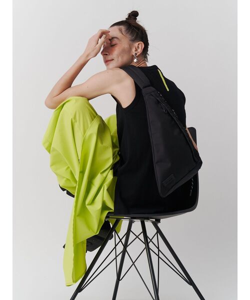 WAVE SLING BAG / ウェーブスリングバッグ（ショルダーバッグ