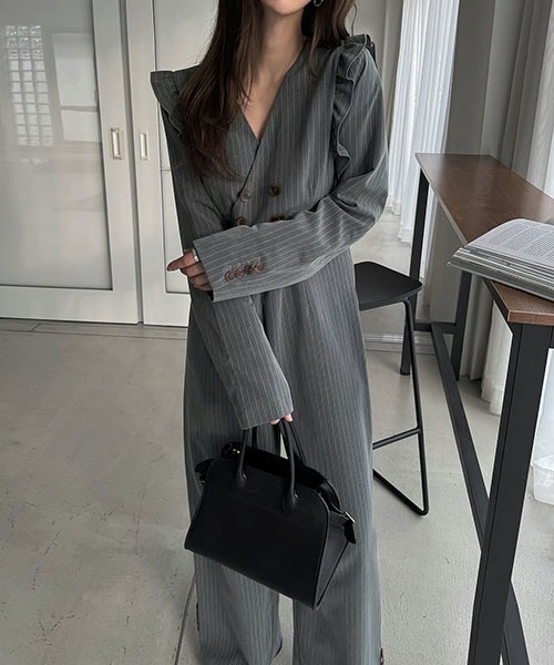 WILLFULLY（ウィルフリー）の「frill shoulder stripe ribbon tie all