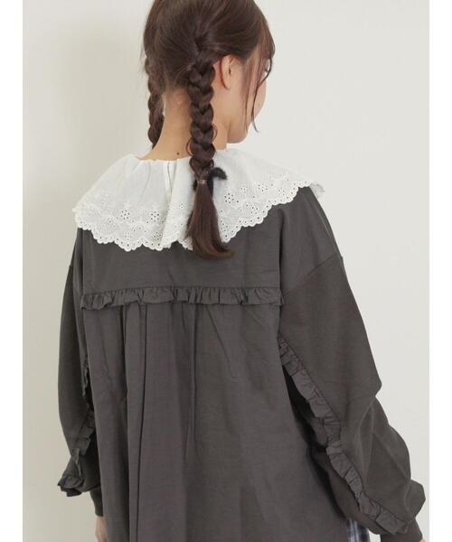 Samansa Mos2（サマンサ モスモス）の「袖タテフリルスウェット（Tシャツ/カットソー・レディース・チャコールグレー/オフホワイト/グリーン/レッド・F）」の2枚目の写真