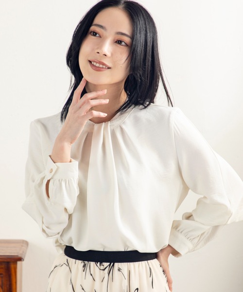 MILLION CARATS(ミリオンカラッツ)の「オフィスにも◎ 上品フェミニンな2WAYスリーブ大人ブラウス(シャツ/ブラウス・レディース・ブラック/サックスブルー/ホワイト系その他・FREE)」の2枚目の写真
