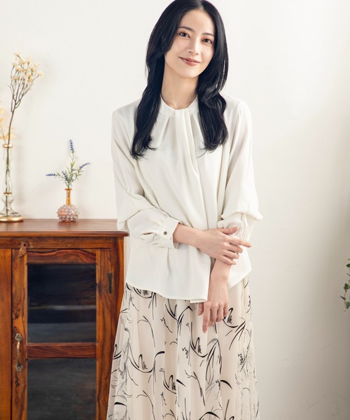 MILLION CARATS(ミリオンカラッツ)の「オフィスにも◎ 上品フェミニンな2WAYスリーブ大人ブラウス(シャツ/ブラウス・レディース・ブラック/サックスブルー/ホワイト系その他・FREE)」の9枚目の写真